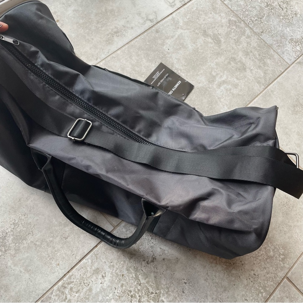 Kenneth Cole Weekender Bag - Picture 7 of 8